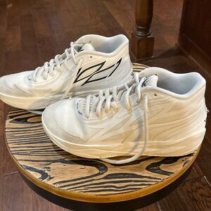 Puma LaMelo Ball MB.02
Whispers